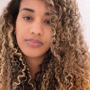 Meet your Posher, Beatriz